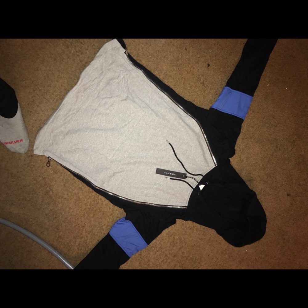 Tackma hoodie size small